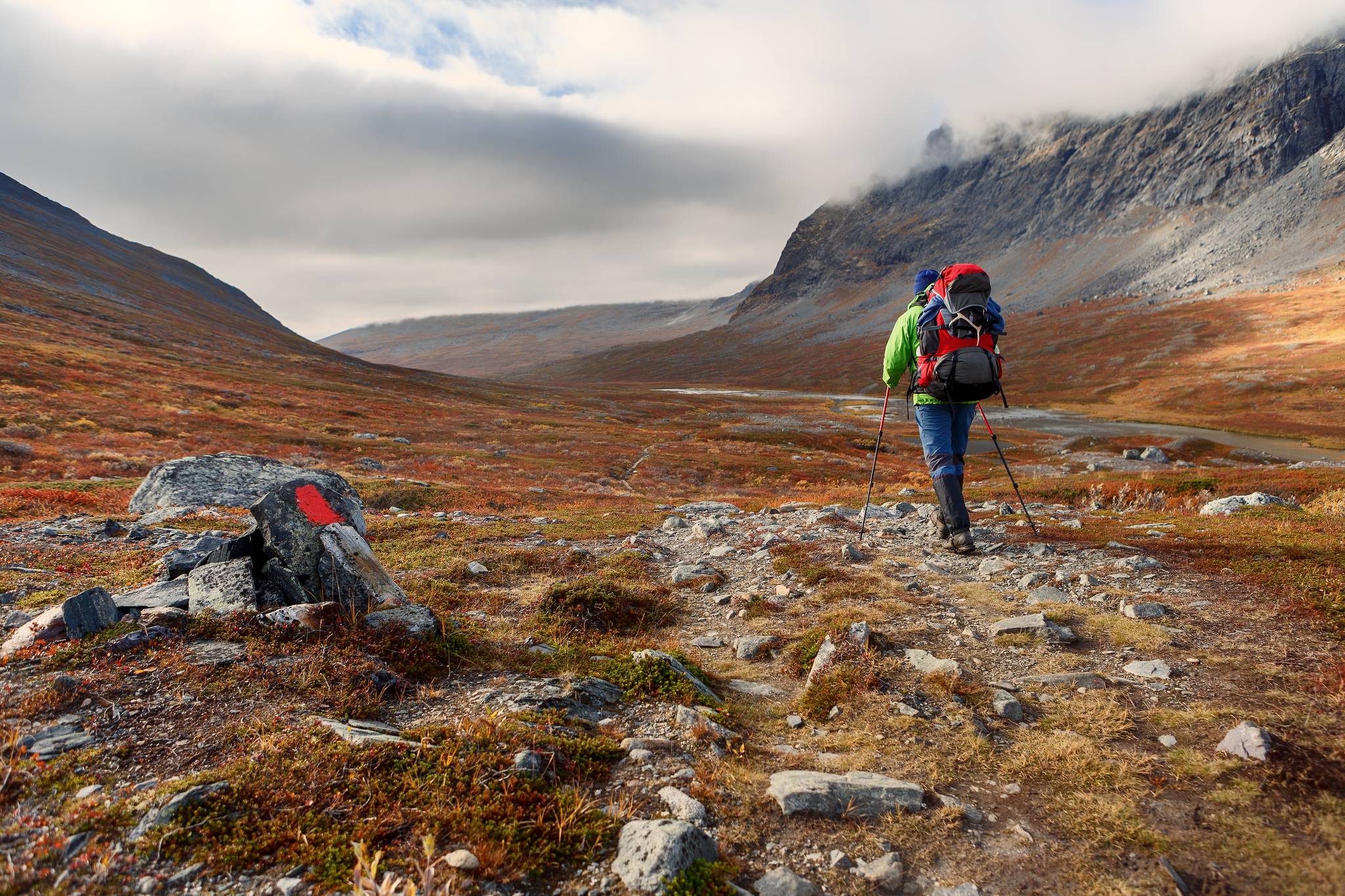 uomo sul percorso kungsleden