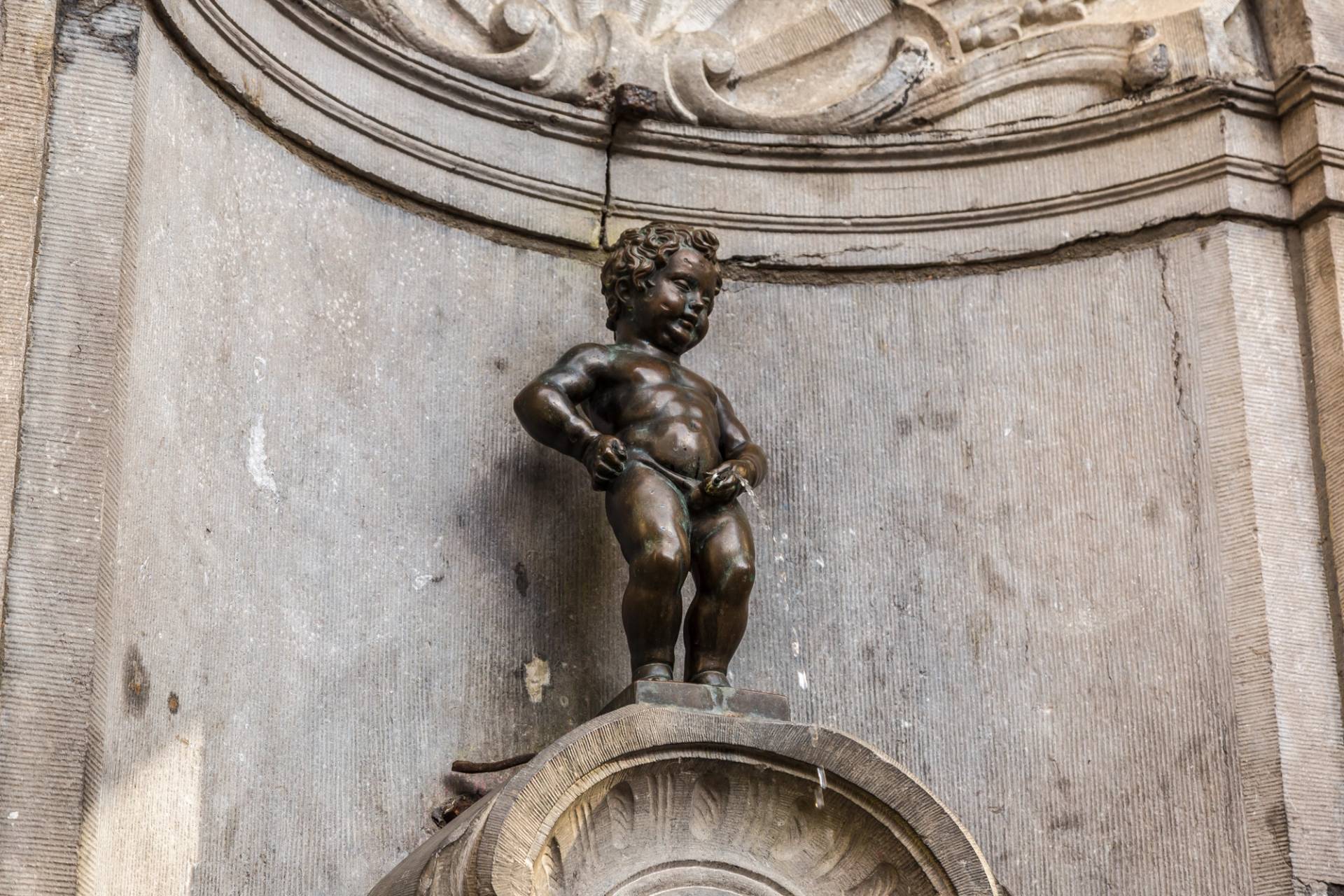 statua bambino che fa pipi