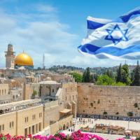 cupola d oro a gerusalemme con bandiera di israele