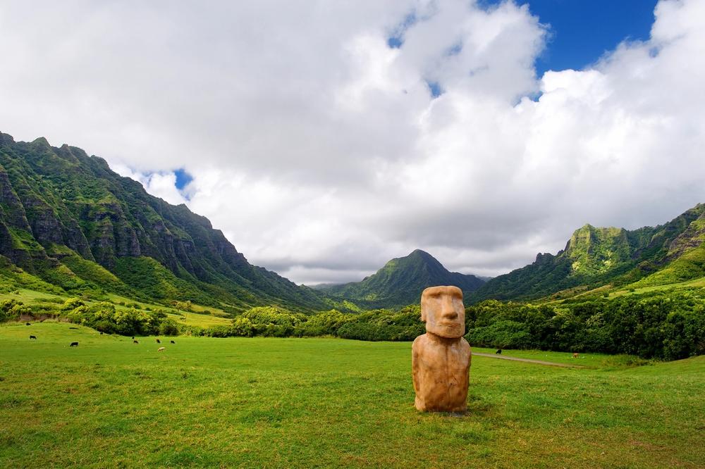 statua isola di pasqua kualoa ranch hawaii