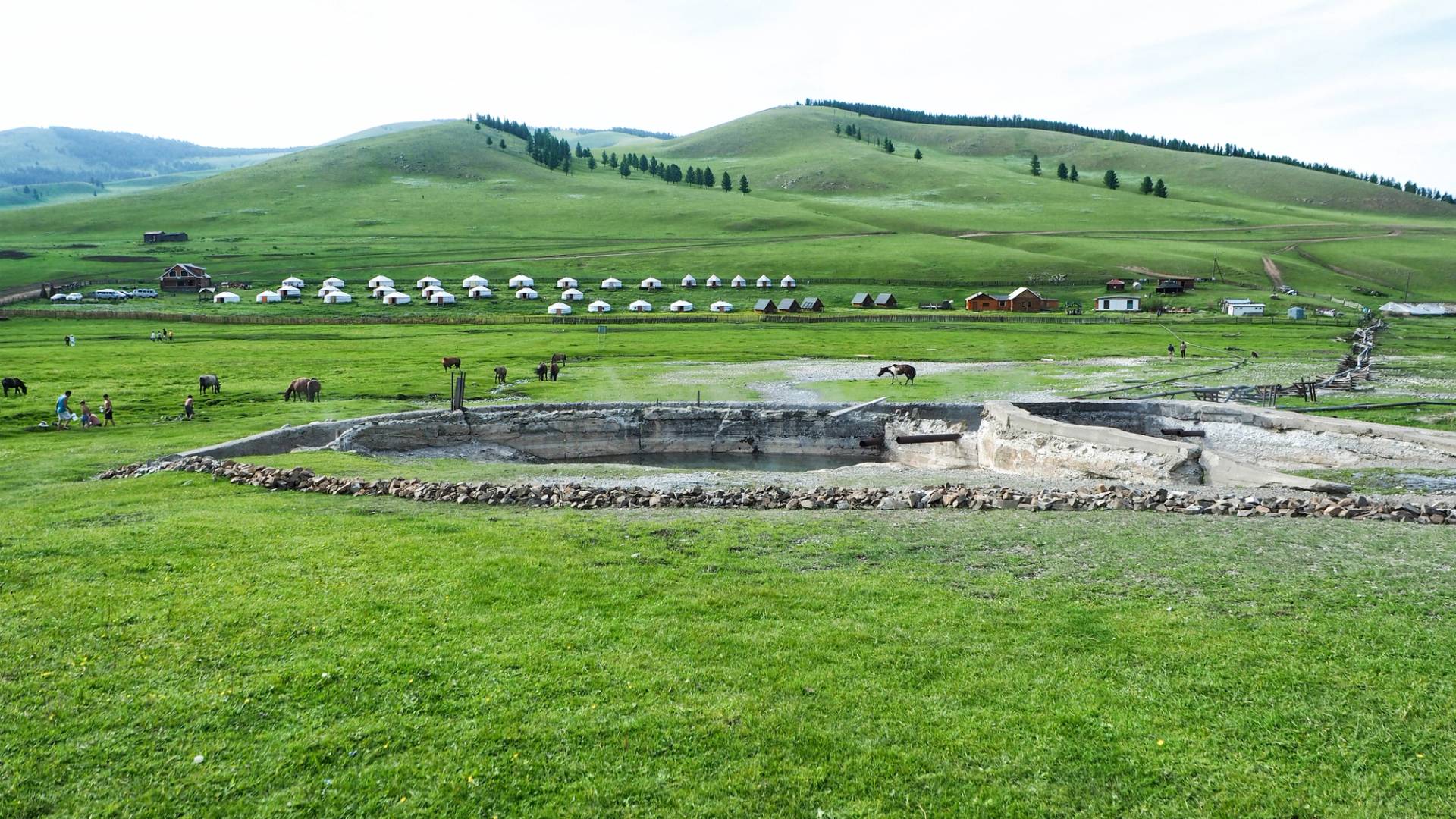 Tsenkher hot springs