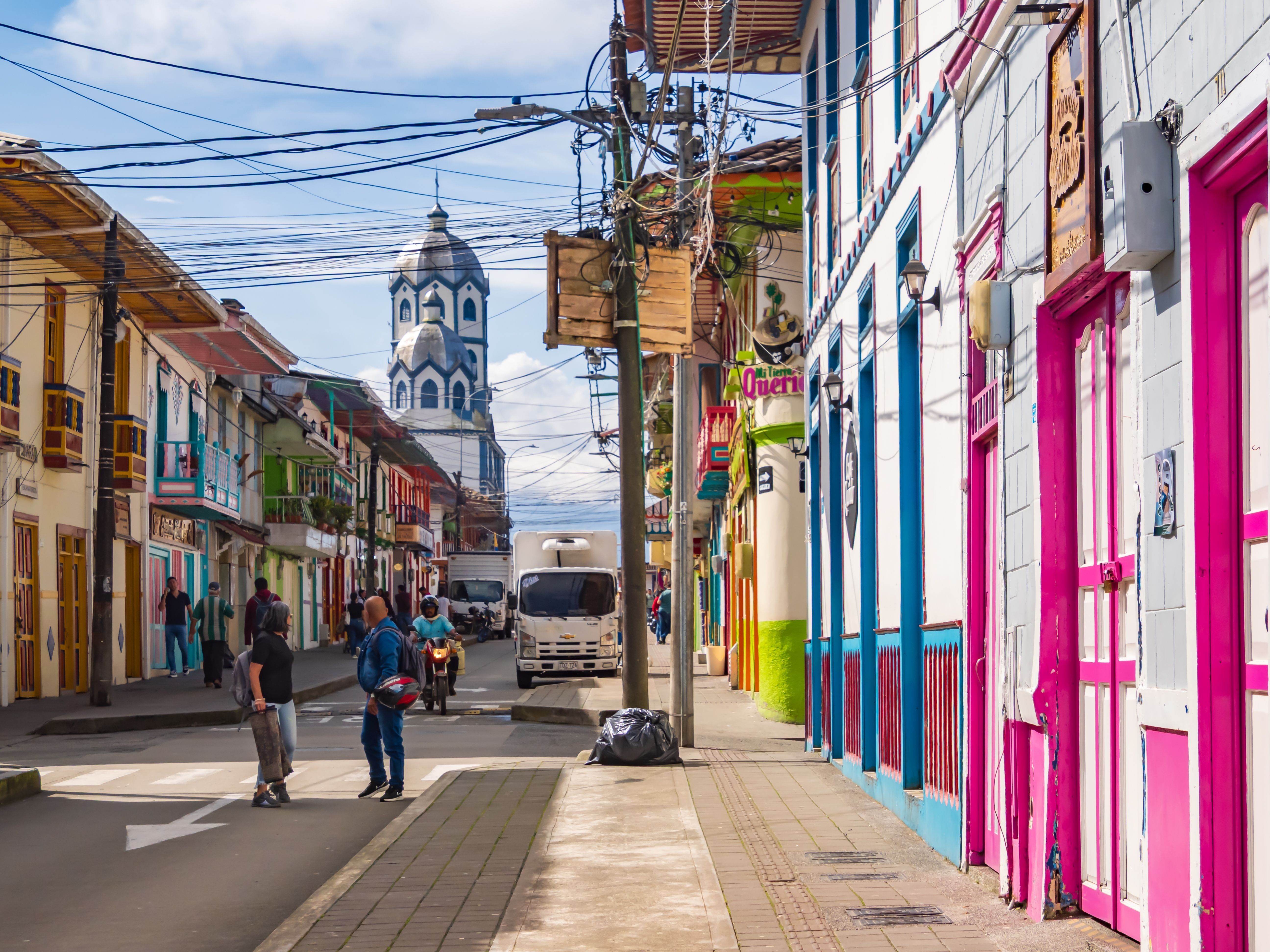 Colombia autentica: tra piantagioni di caffè e colori caraibici cover