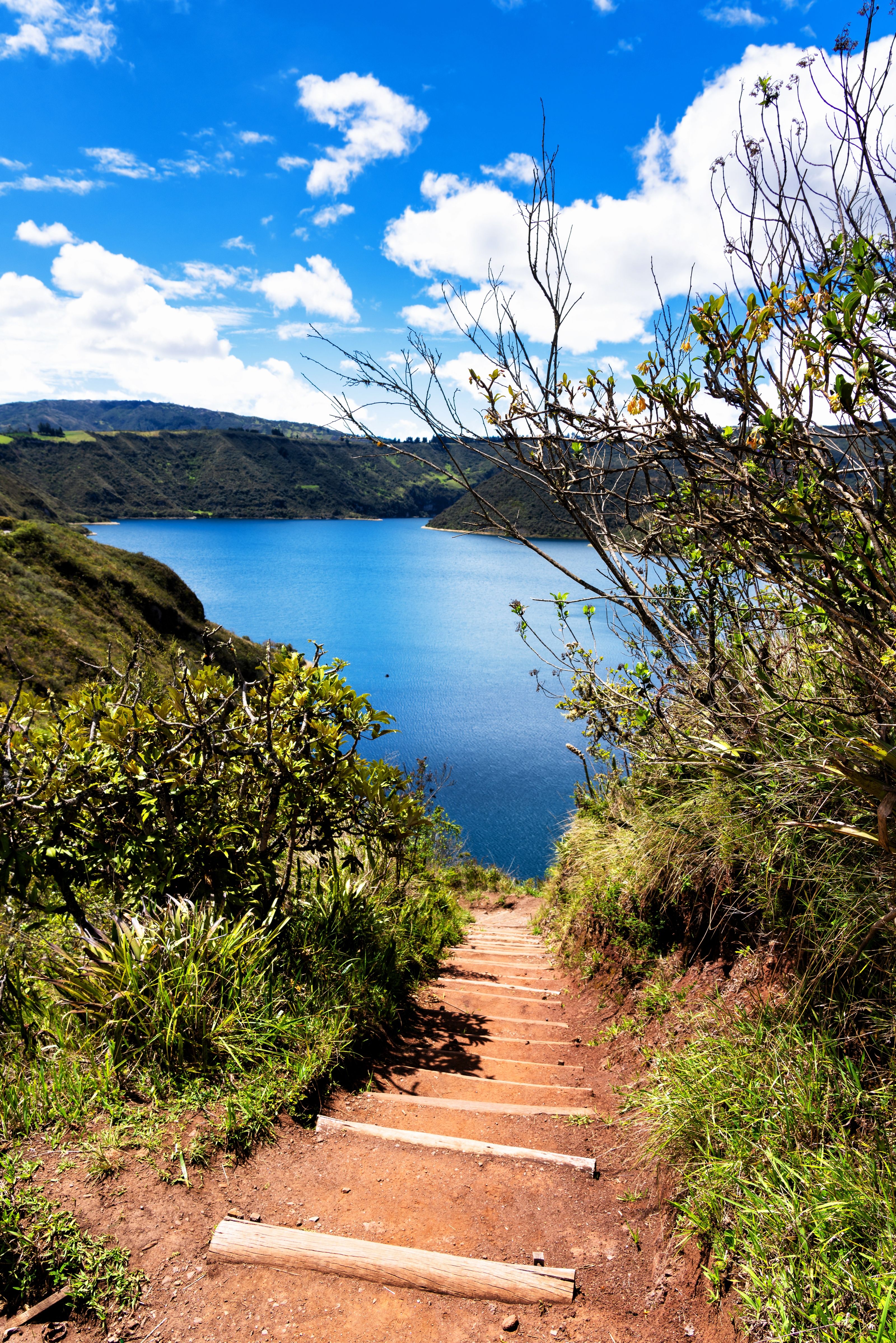 lago nel cratere del vulcano quitoloa