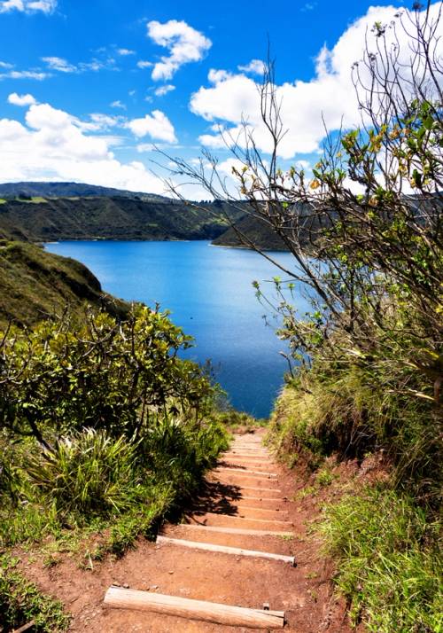 lago nel cratere del vulcano quitoloa