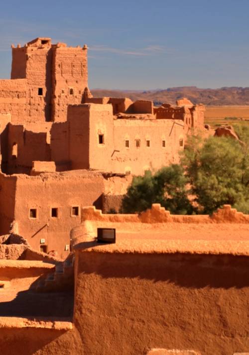 antica città rossa di ourzazate in mezzo al deserto