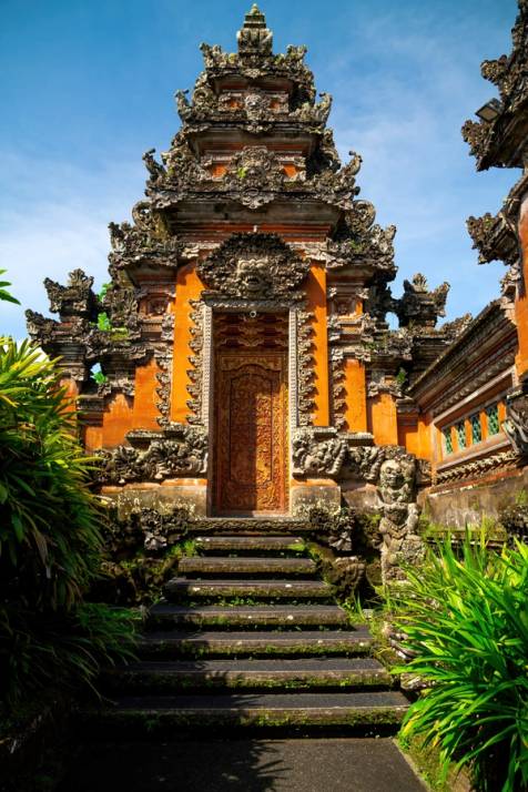 tempio con scalinata