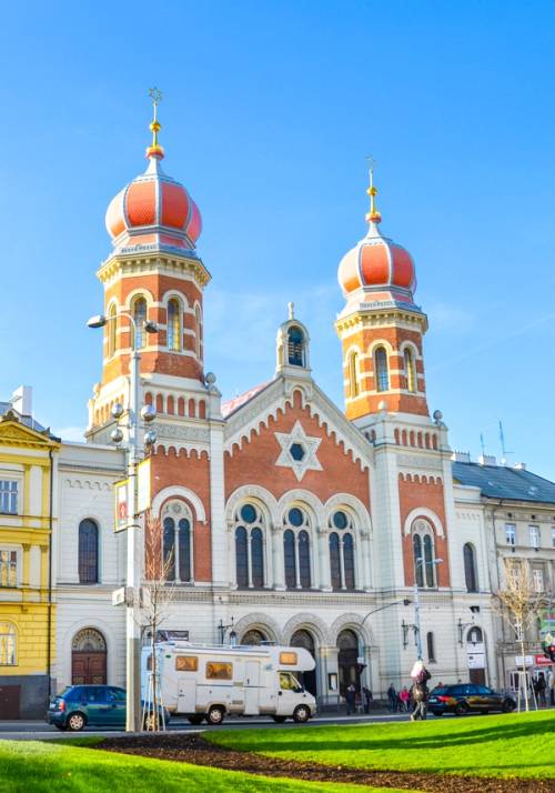 sinagoga colorata a plzen