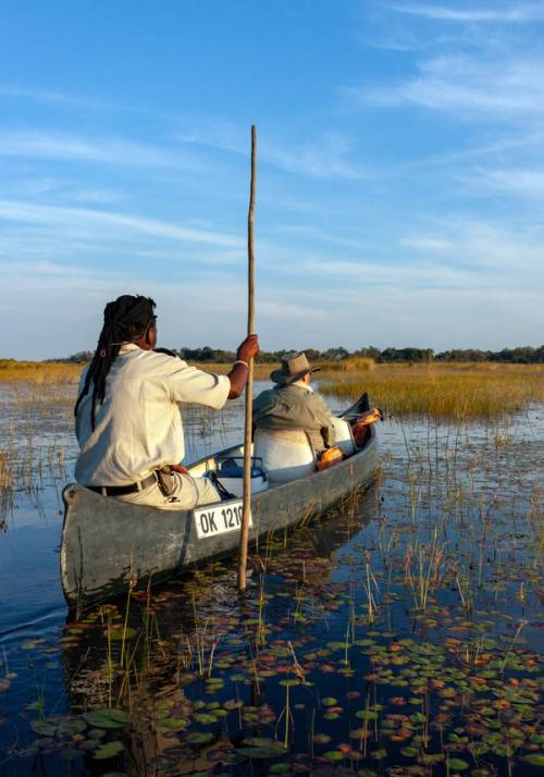 canoa su fiume africano