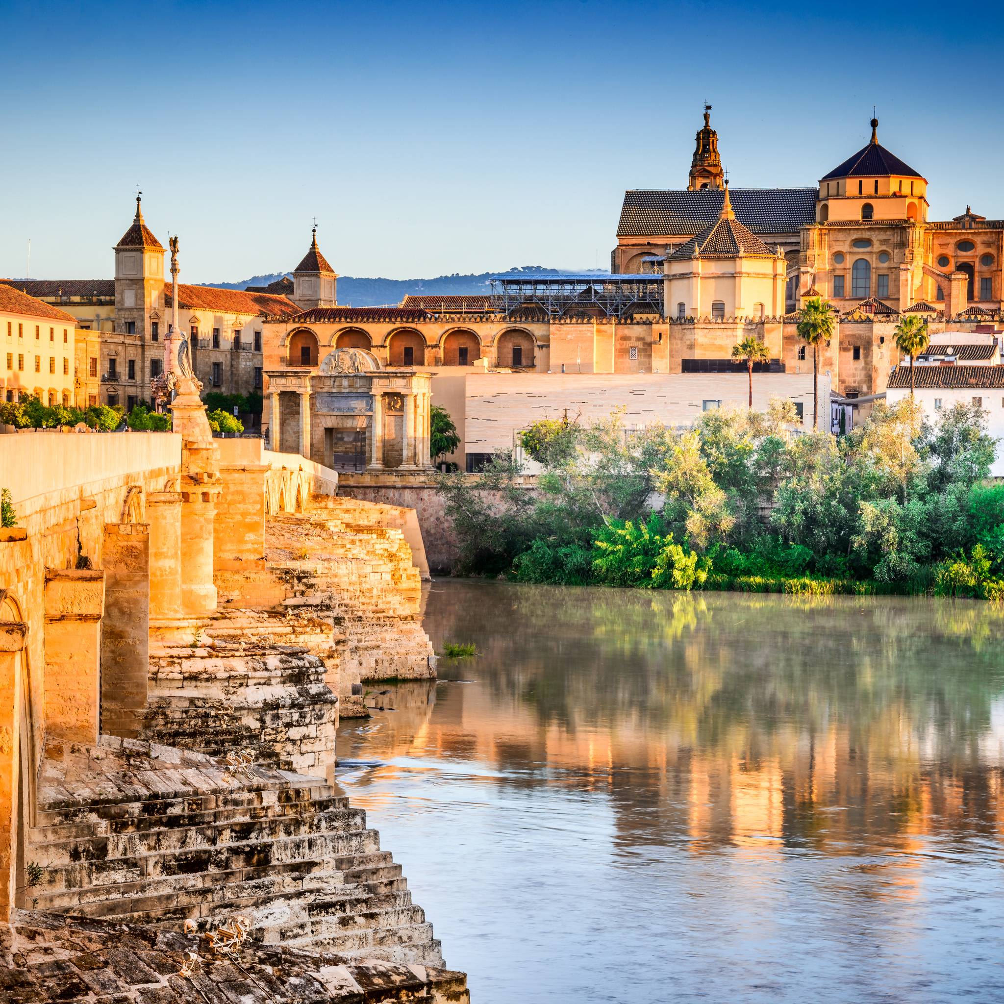 Passeggiata nei centri storici della Spagna