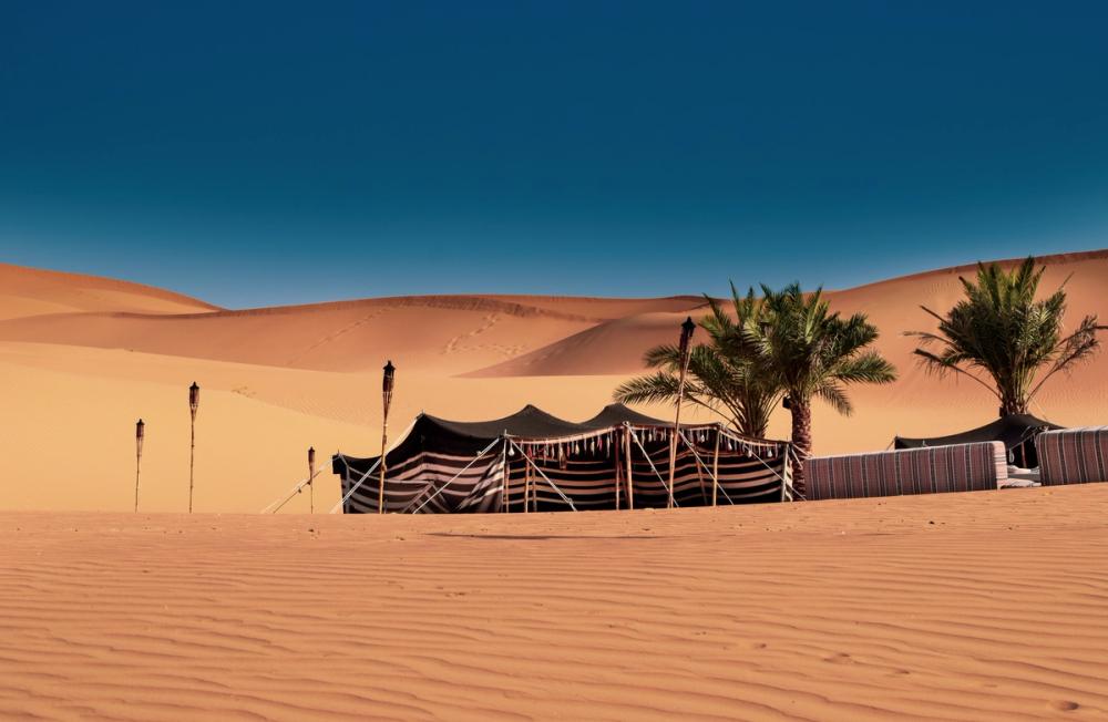campo tendato nel deserto
