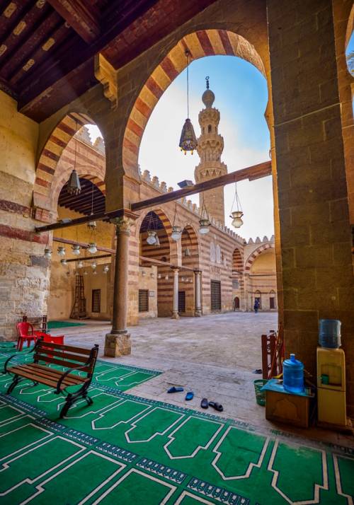 glimpse of the cathedral