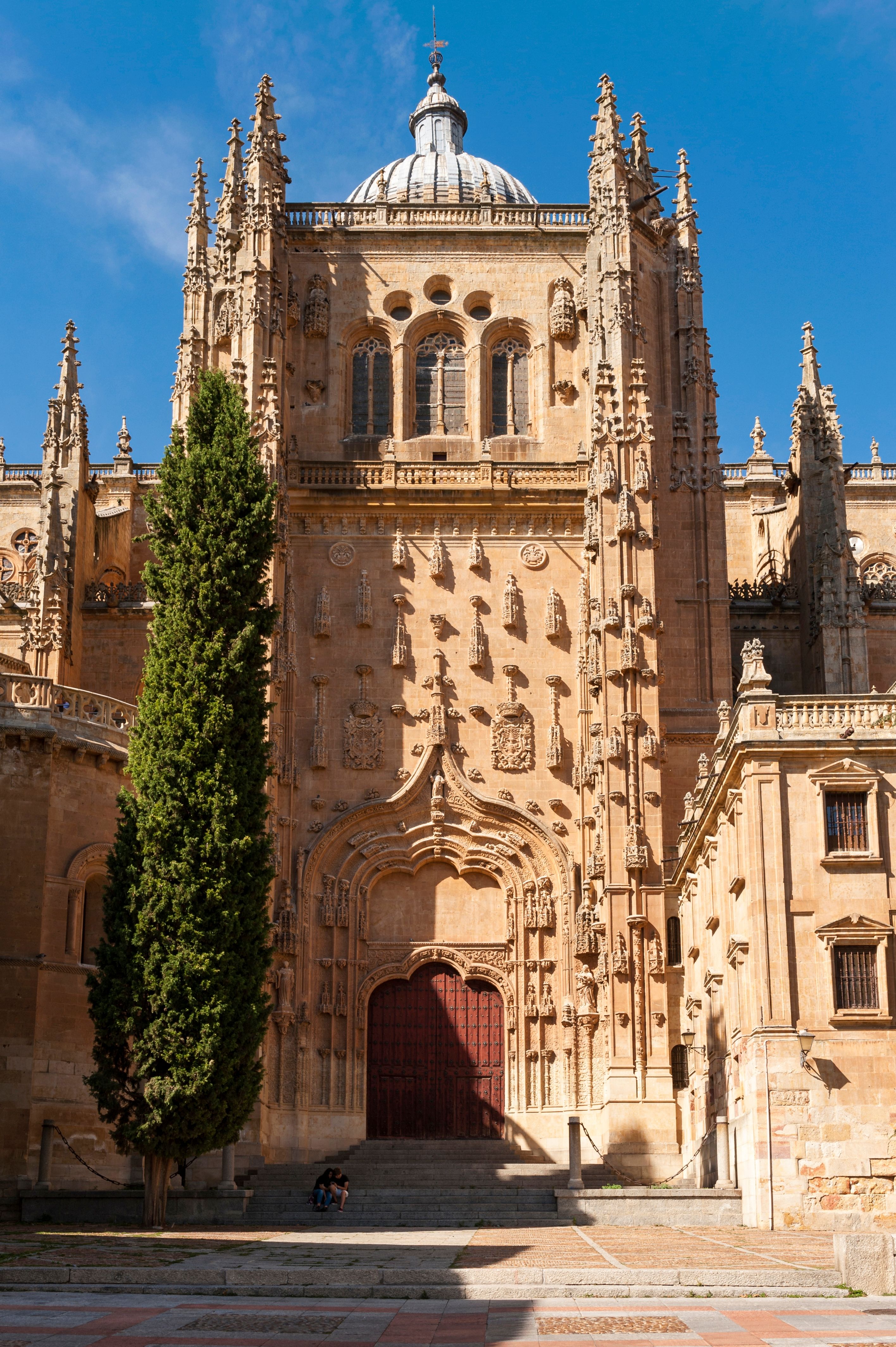 facciata di una chiesa a salamanca
