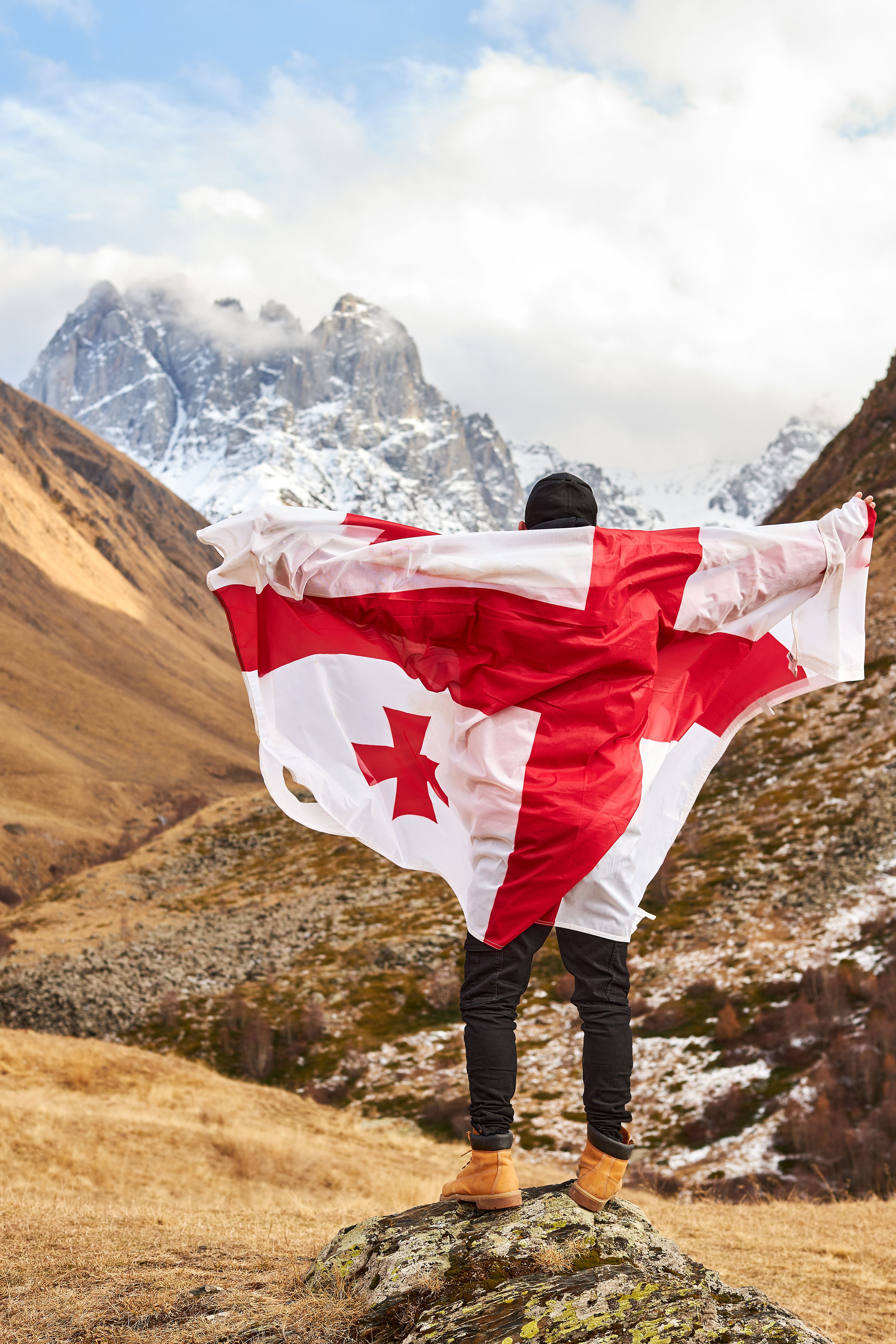 ragazzo con bandiera della georgia