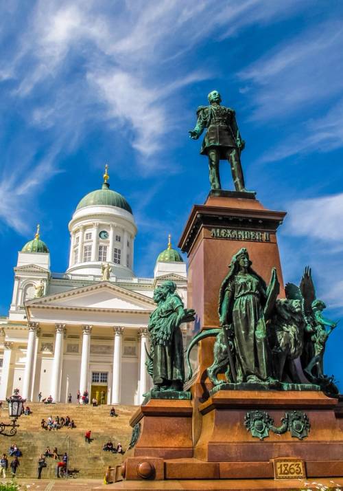 monumento statua helsinki finlandia
