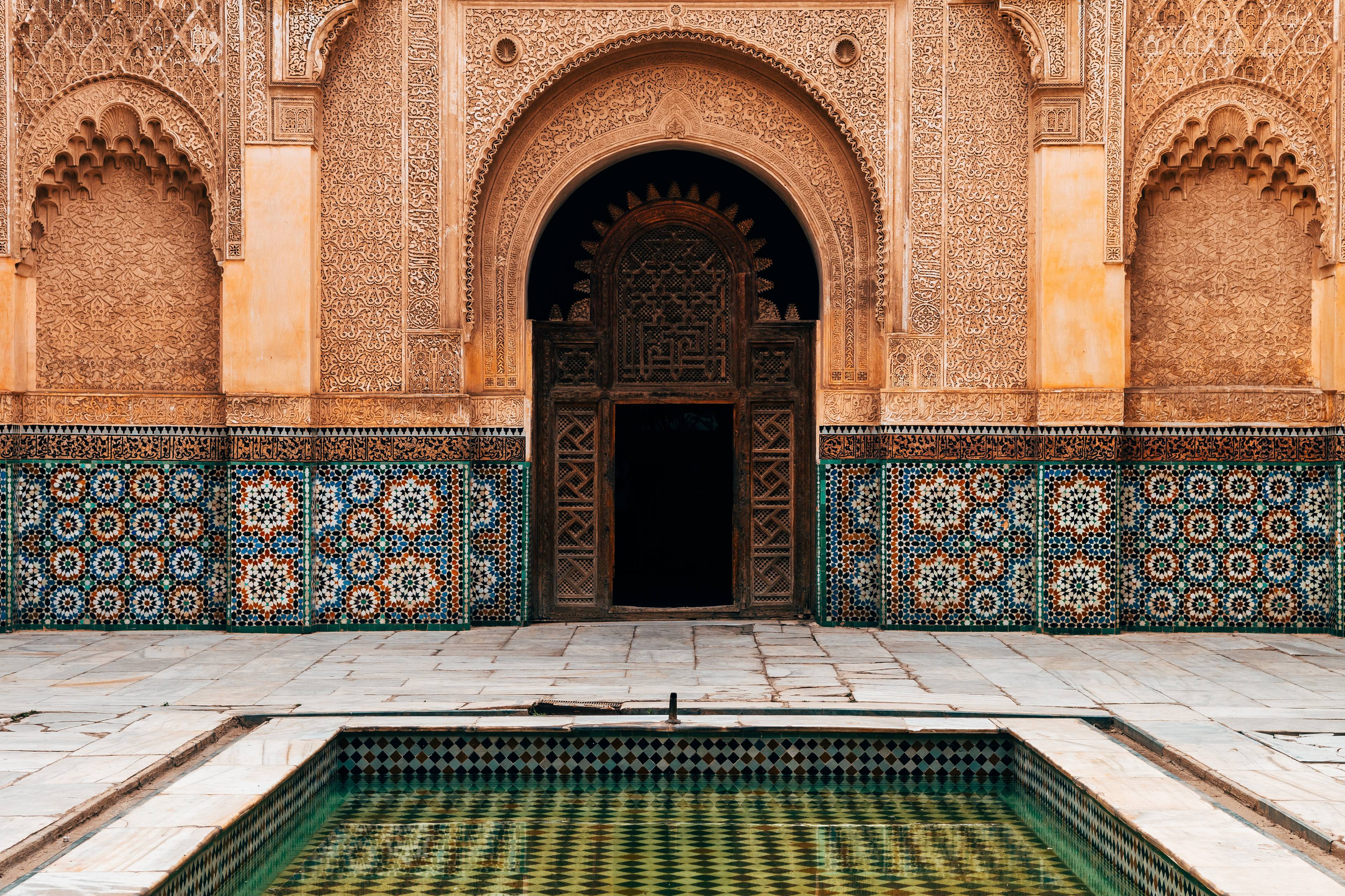 facciata di una moschea a marrakech