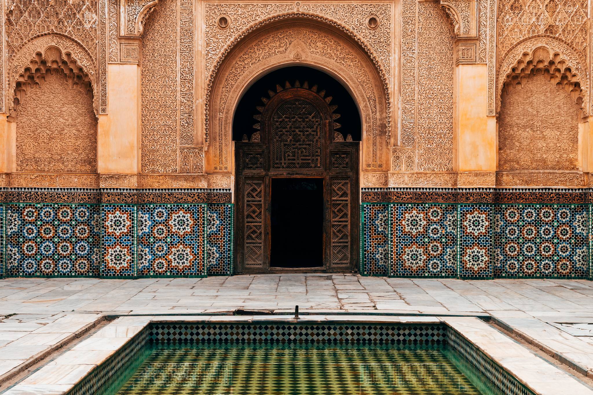 facciata di una moschea a marrakech