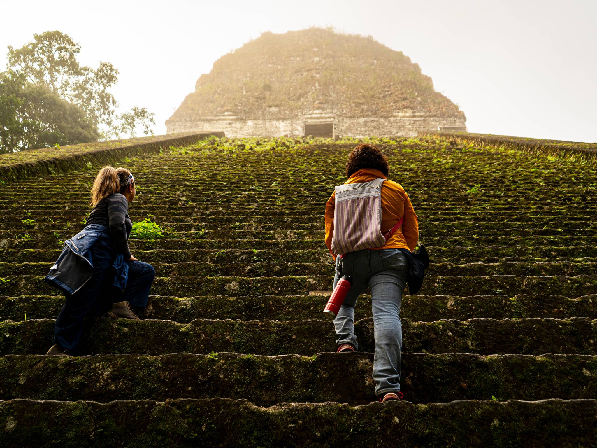 Gran Tour del Guatemala: tra il Lago Atitlán, Tikal e le rovine di Copán cover