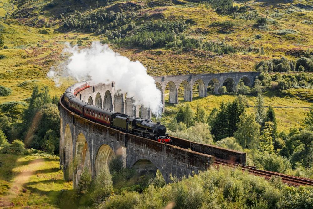 treno hogwarts express sul viadotto glenfinnan scozia