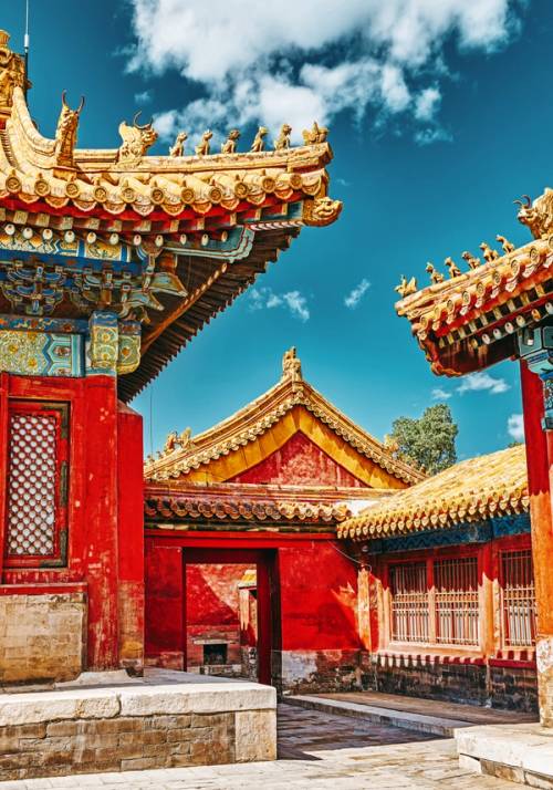 tempio cinese con pagode di colore rosso