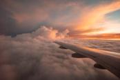 vista del tramonto da aereoplano