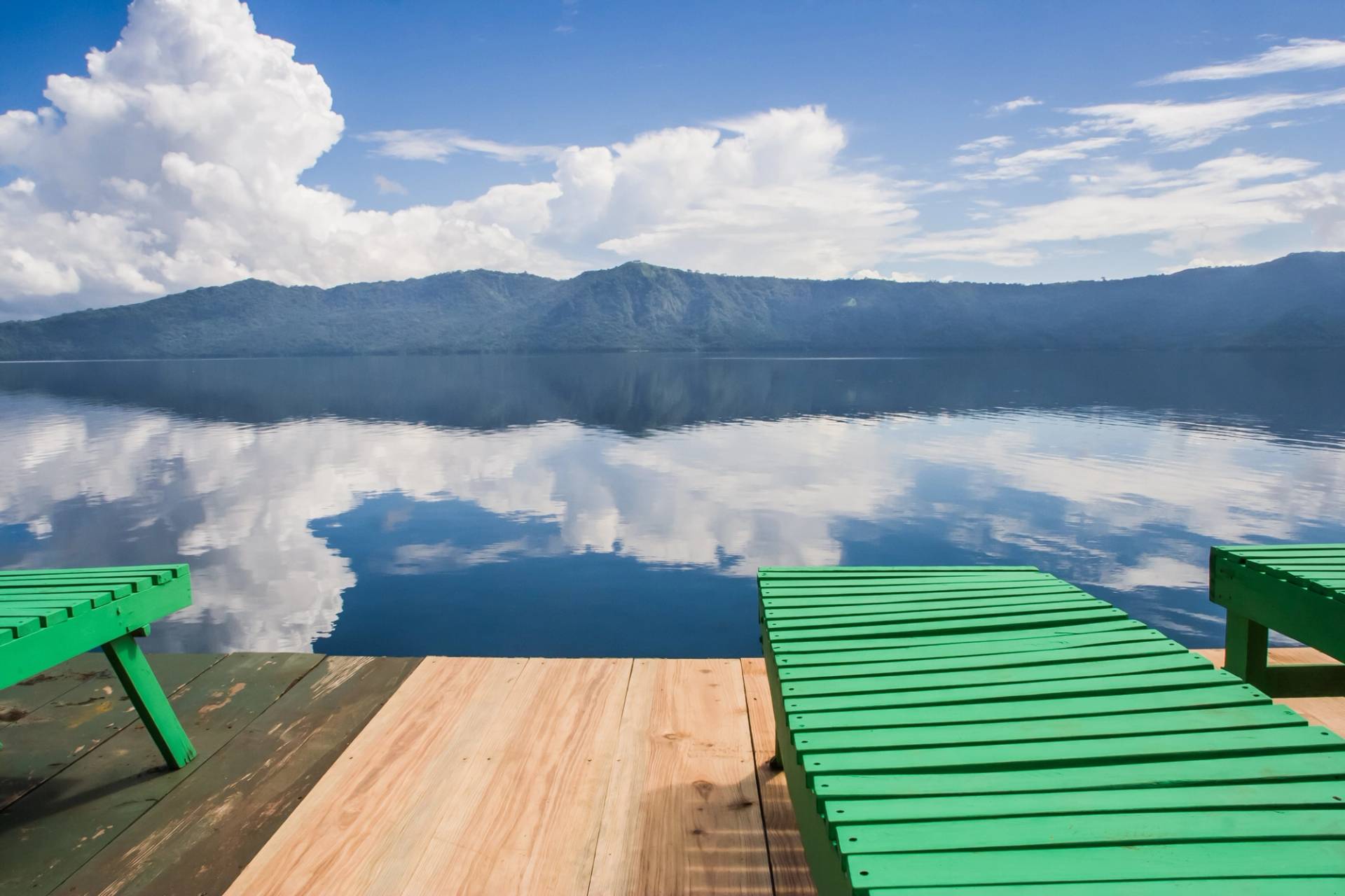 prendere il sole alla laguna de apoyo
