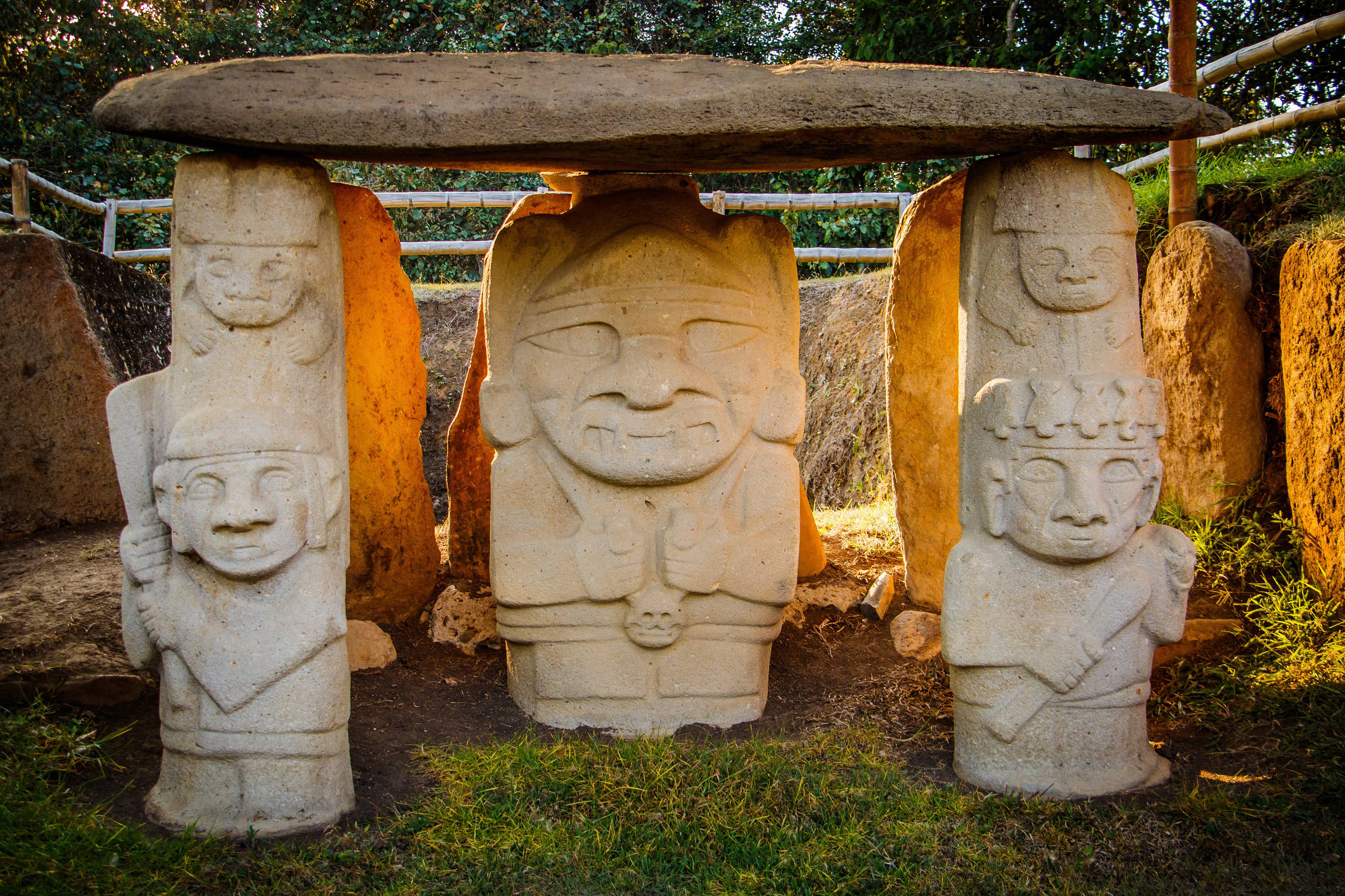 statue parco archeologico san uagustin colombia