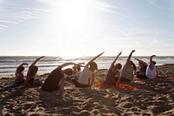 yoga in spiaggia tarifa