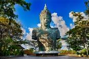 statua gigante parco ubud indonesia