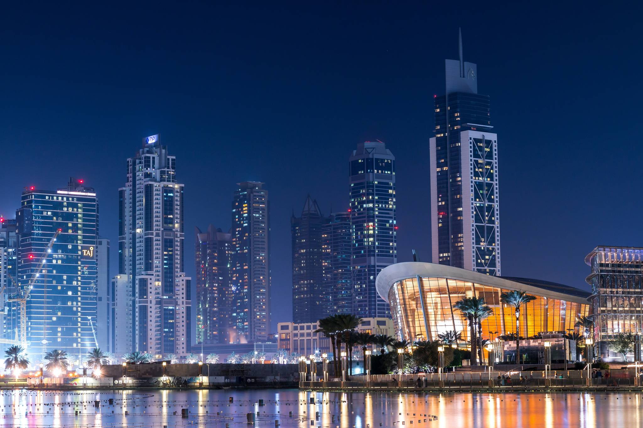 vista panoramica su dubai di notte