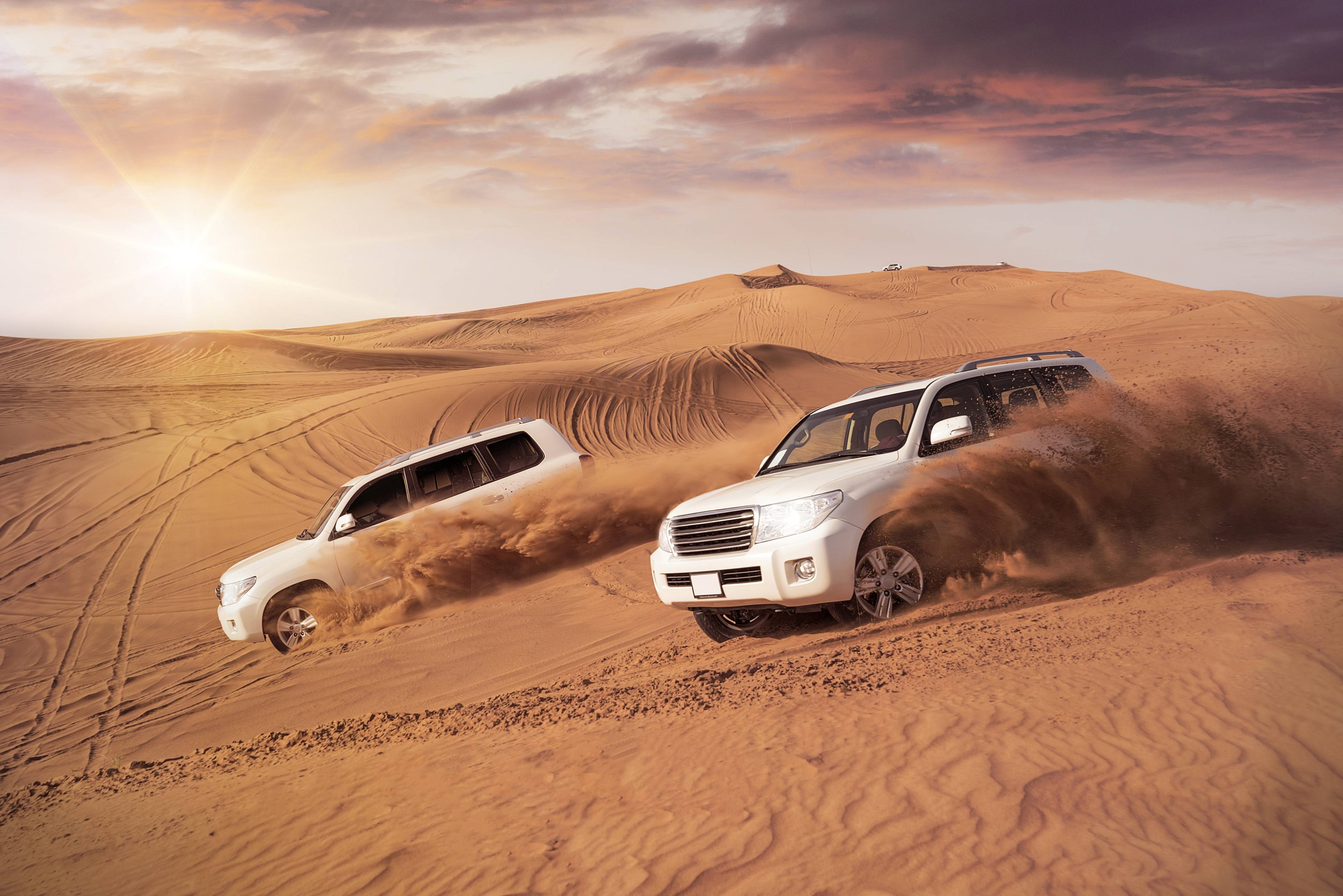 Jeep fra le dune del deserto a Dubai