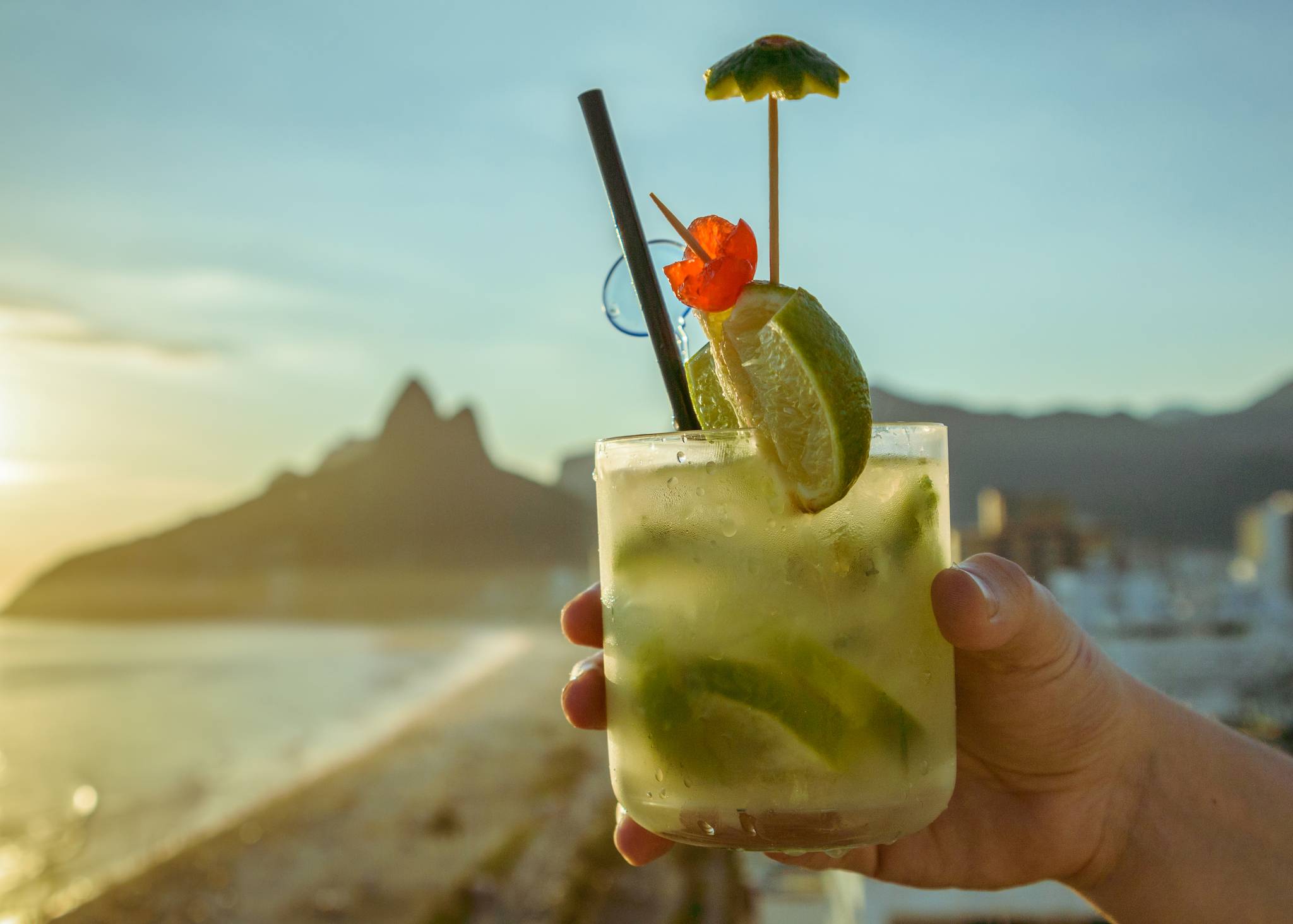 caipirinha in spiaggia in brasile