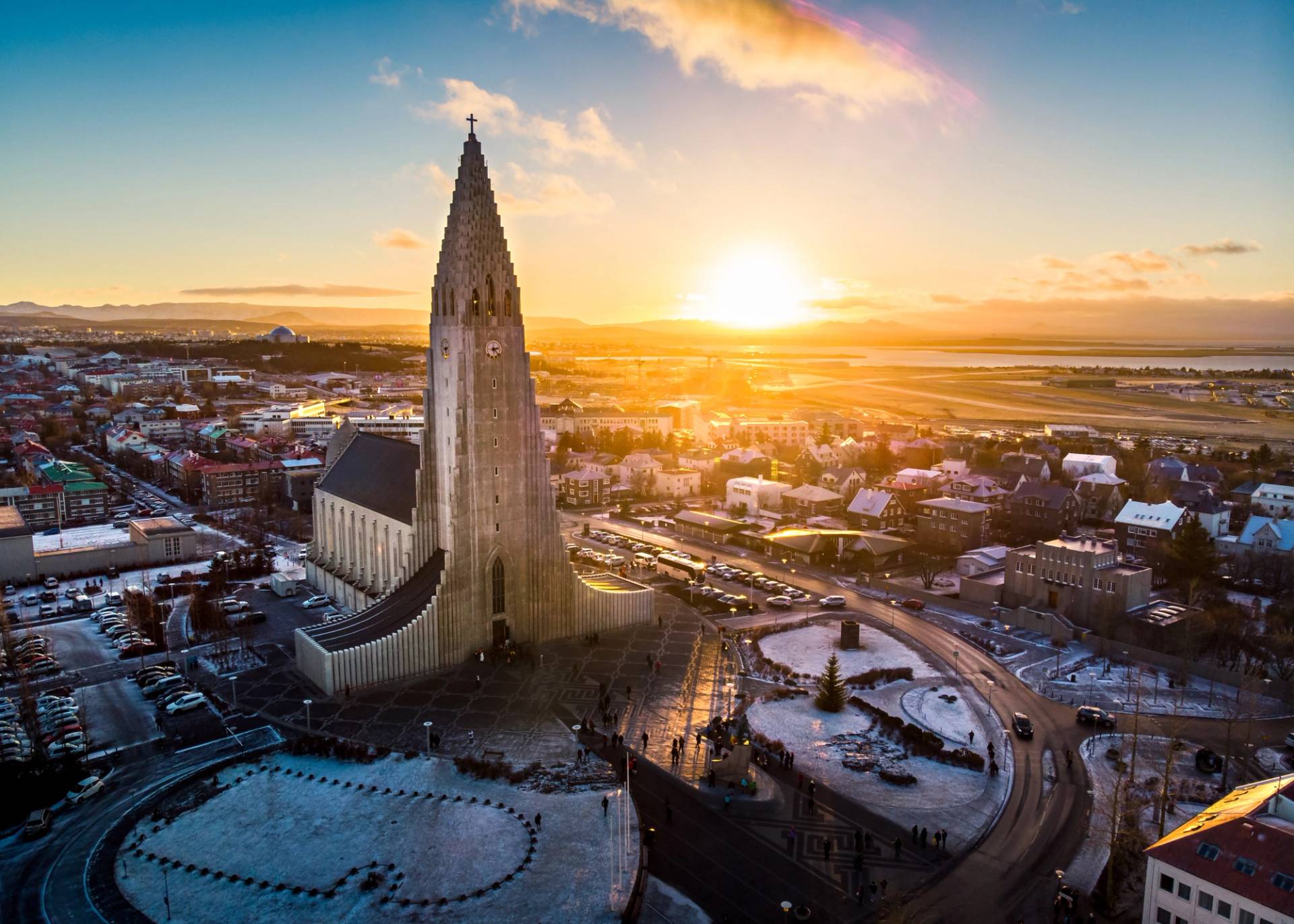cattedrale di reykjavik al tramonto