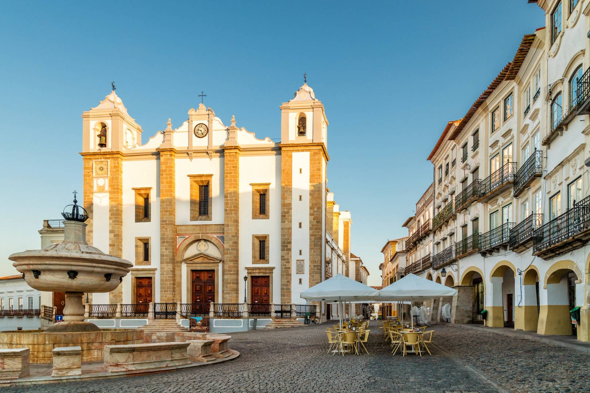 evora