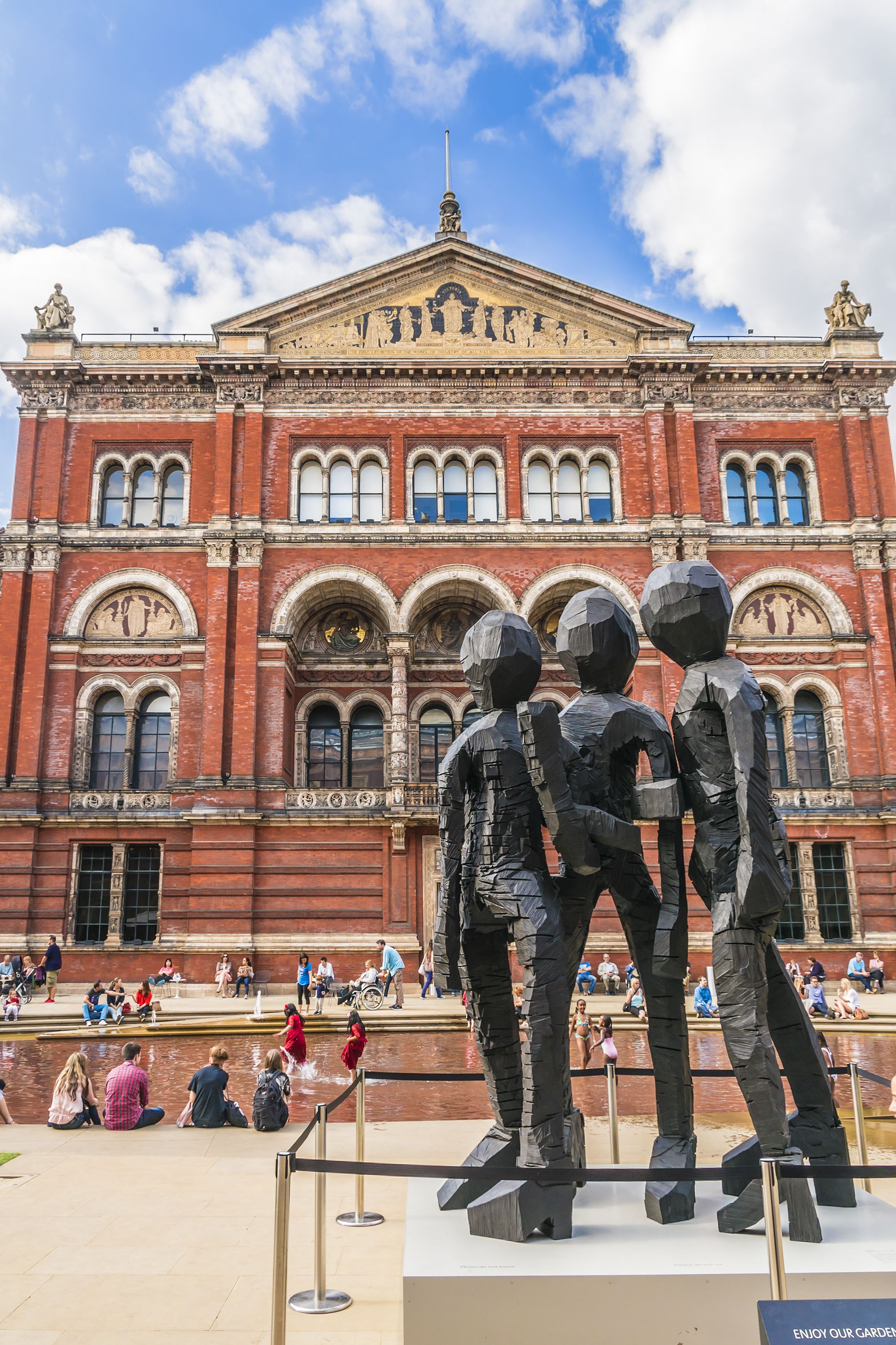 interno victoria and albert museum londra