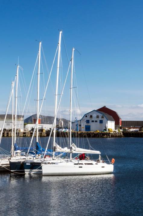barche e casa tipica norvegese
