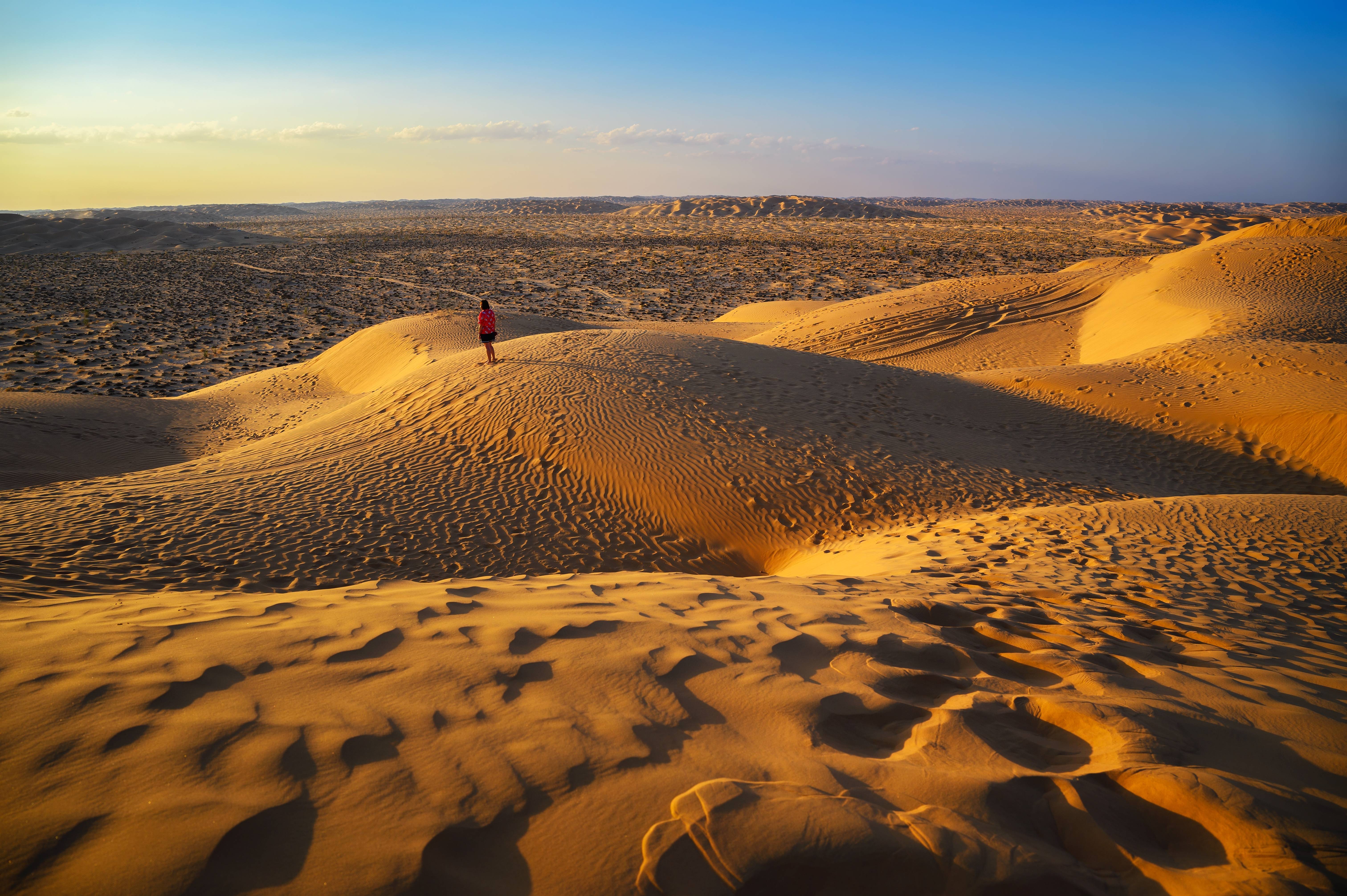 deserto oman al tramonto