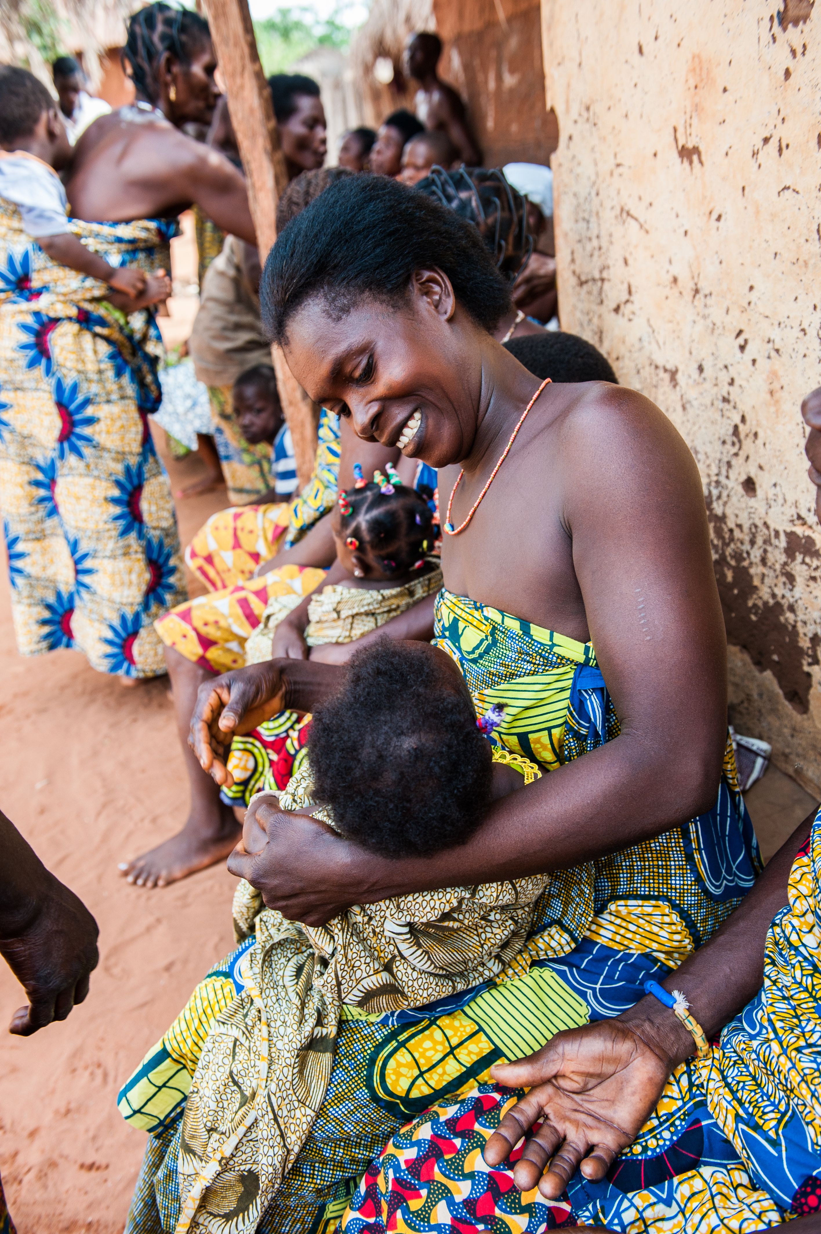 donna della costa d avorio con bambino