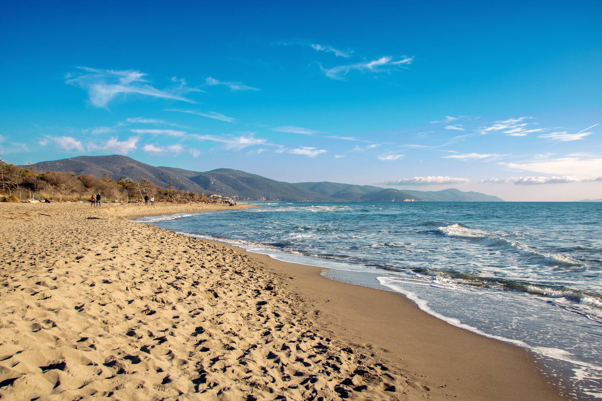 spiaggia di marina di albarese in toscana