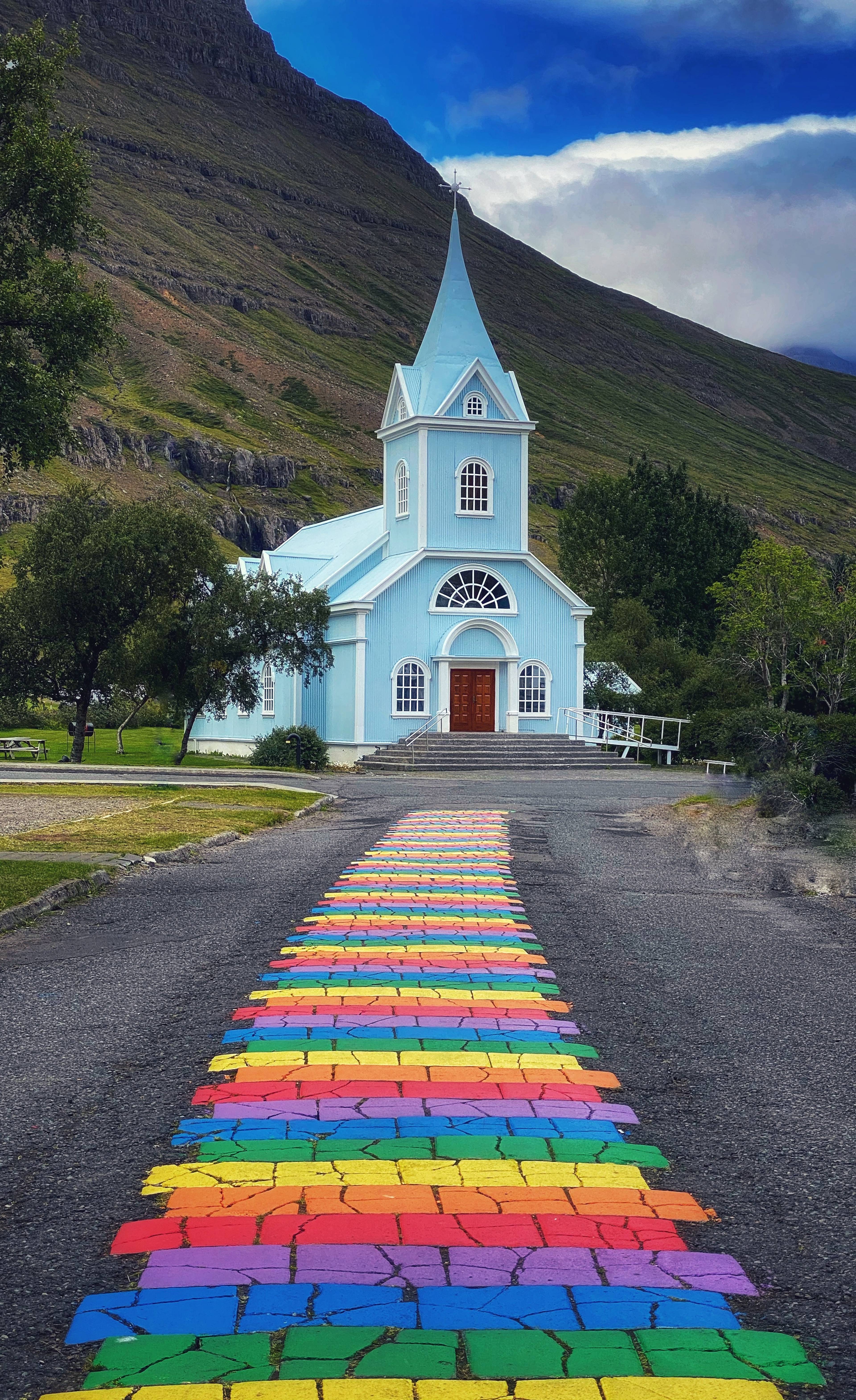 percorso arcobaleno a seydisfjordur