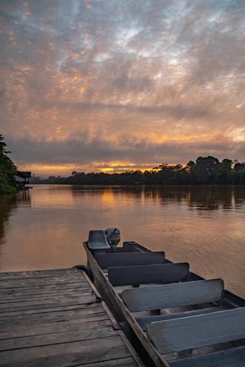 tramonto sul fiume kinabatangan
