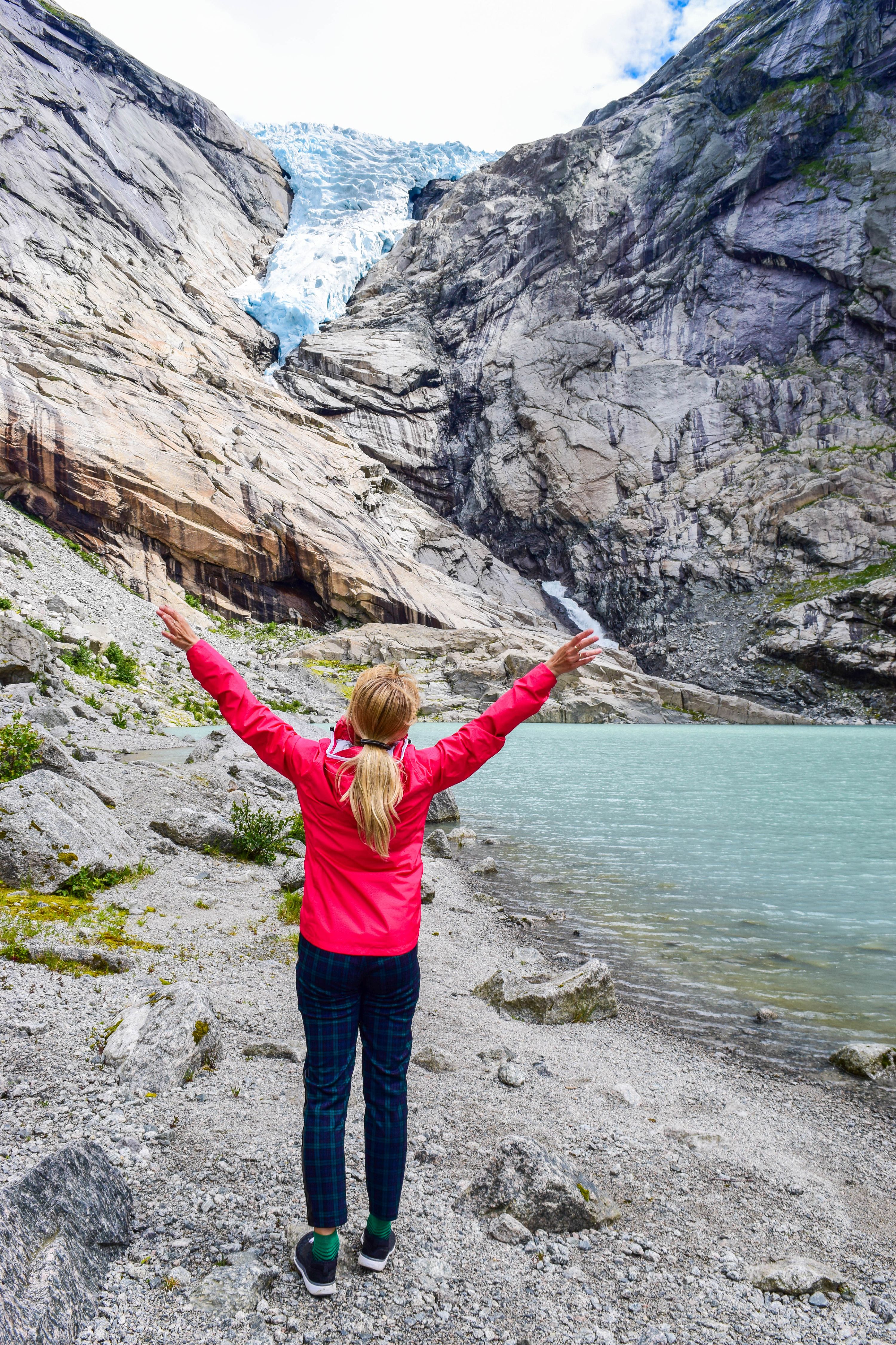 donna ghiacciaio briksdal norvegia