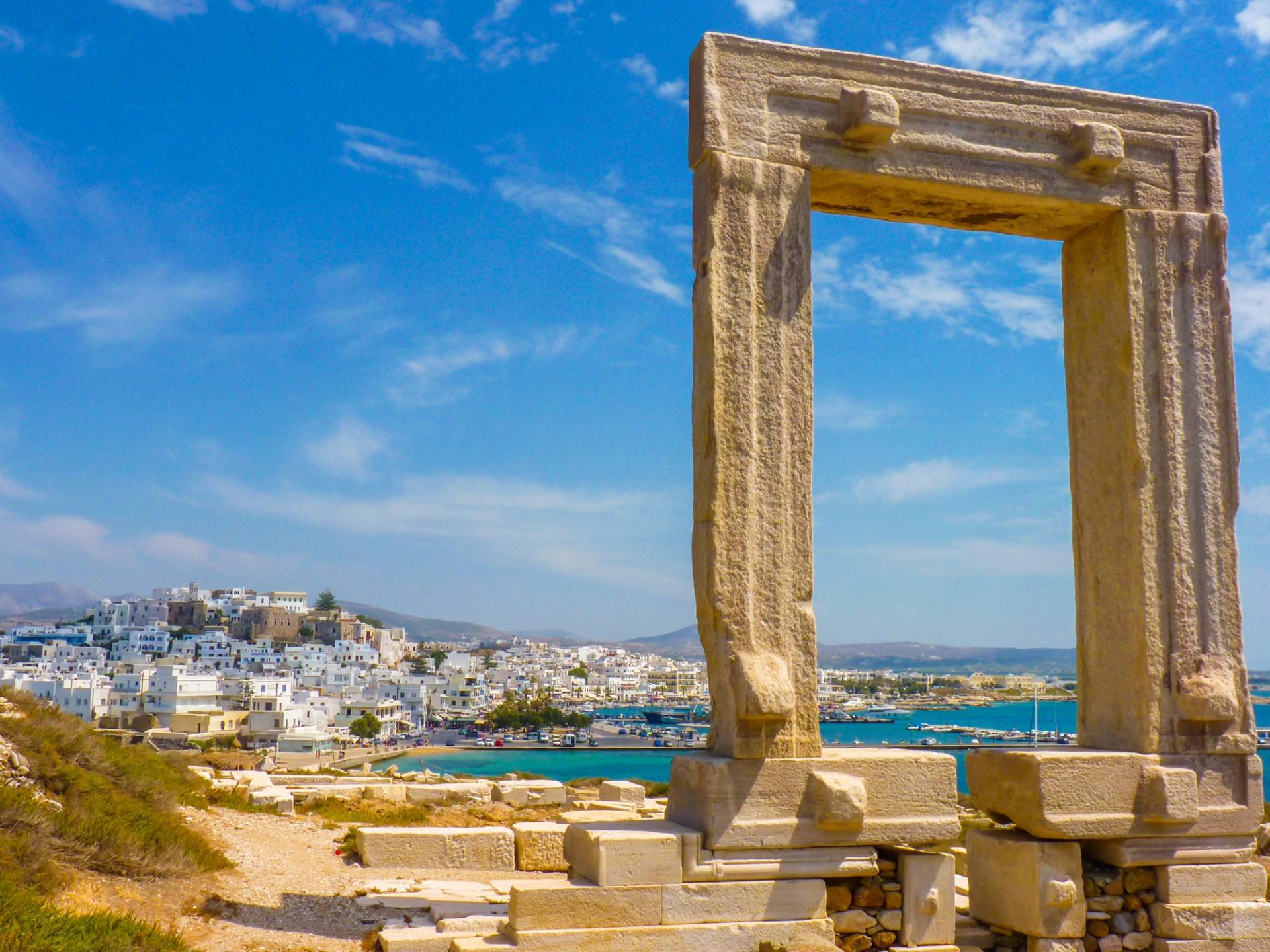 portara a naxos in grecia