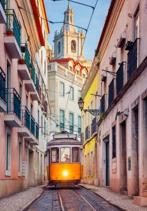 tram portoghese in via caratteristica