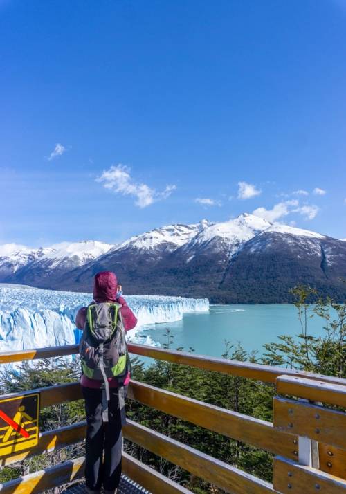 turista fotografa il perito moreno