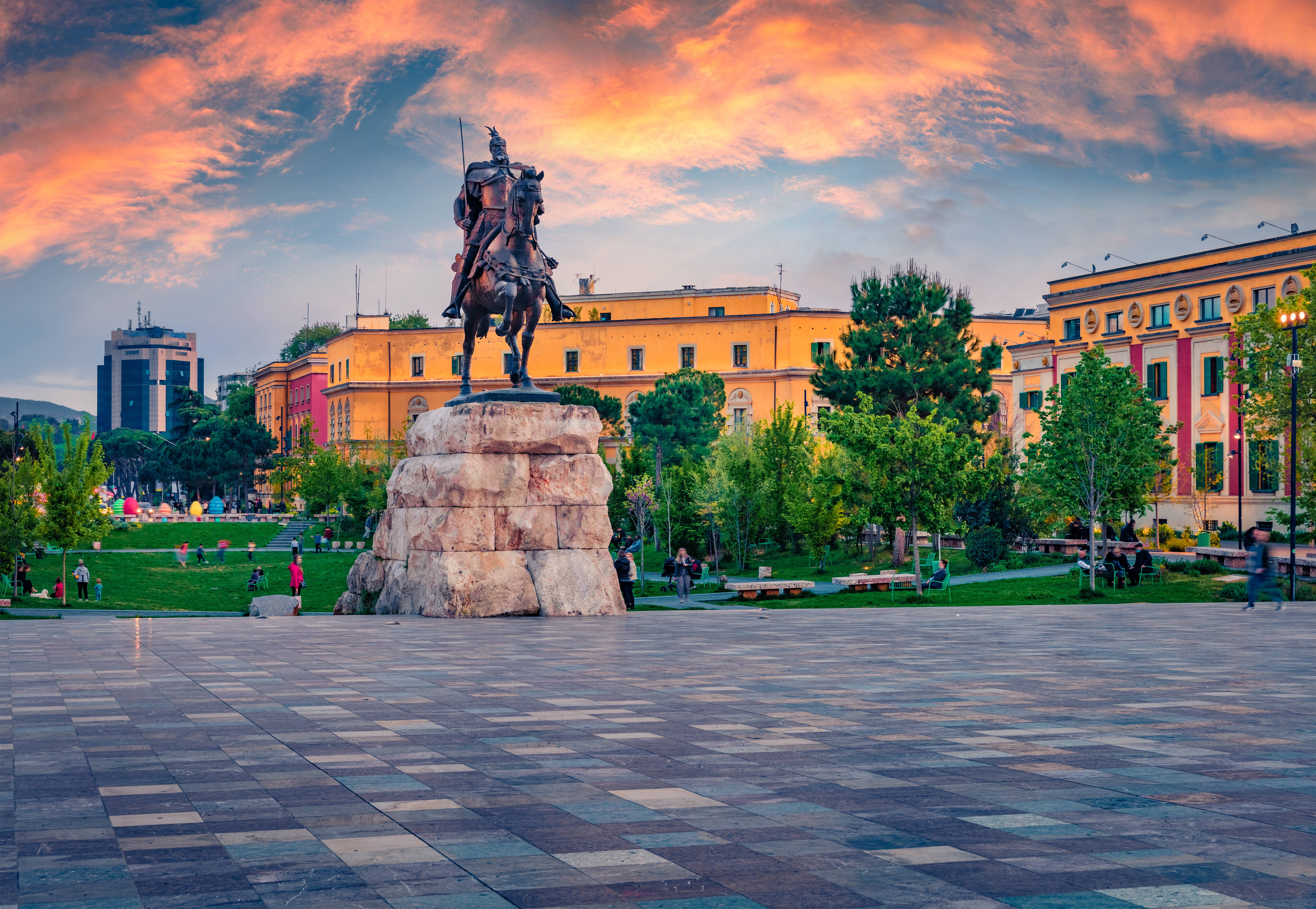 piazza centrale di tirana