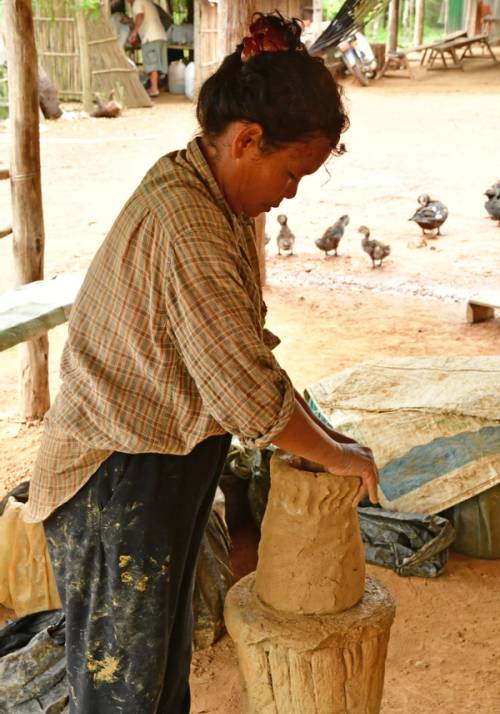 produzione di ceramiche a kompong chhnang