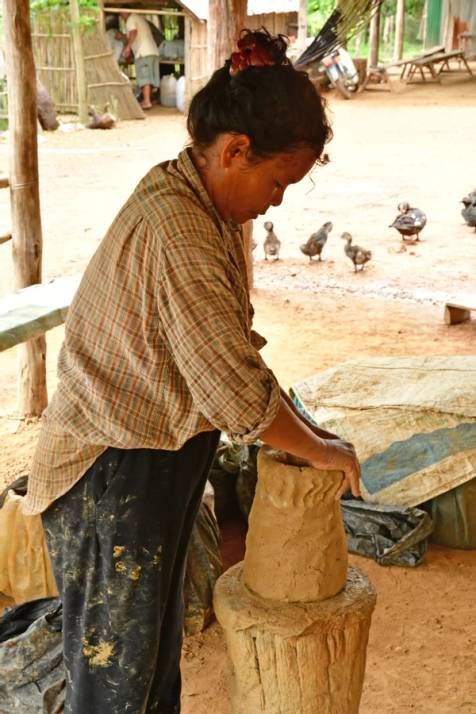 produzione di ceramiche a kompong chhnang