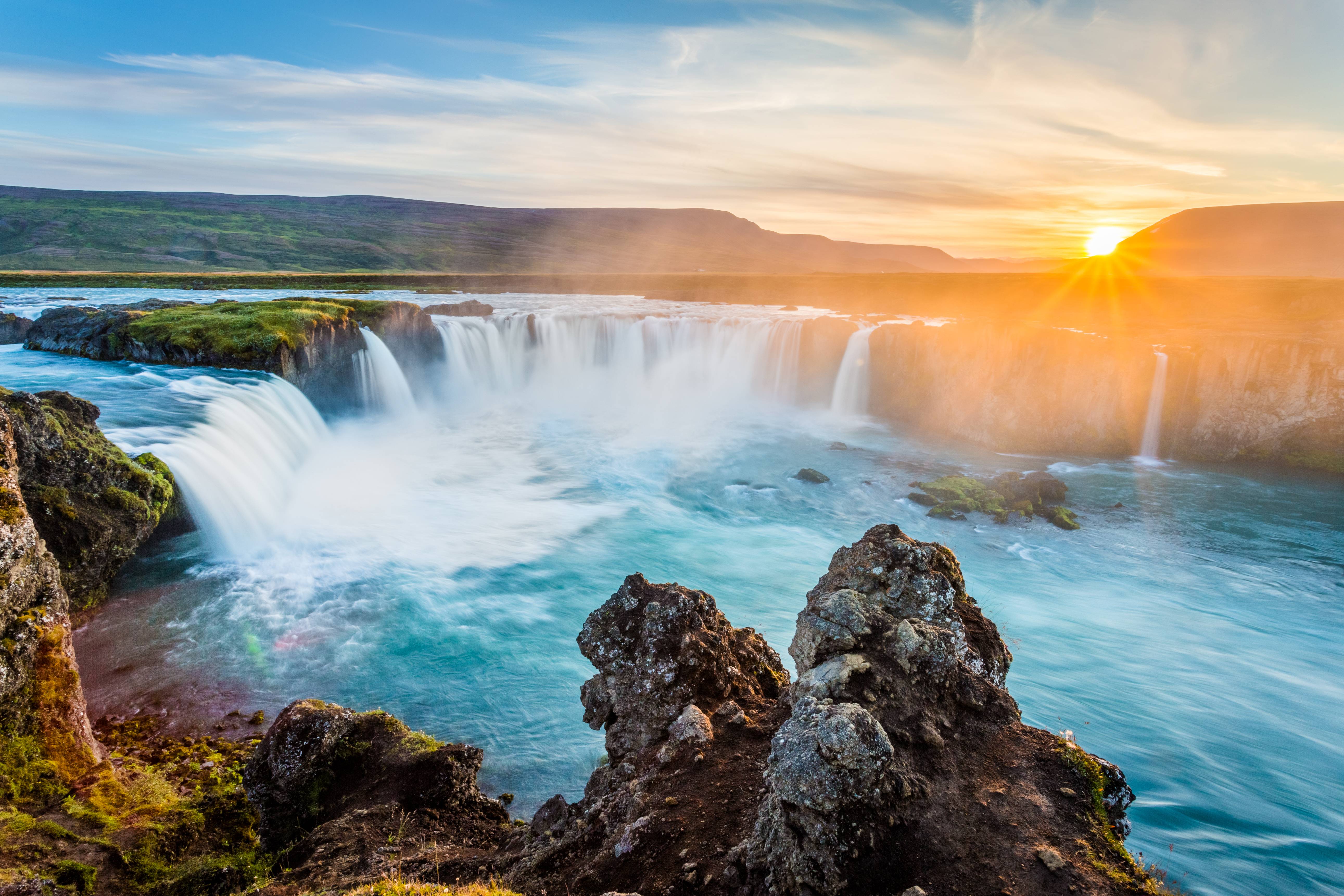 cascata godafoss islanda al tramonto