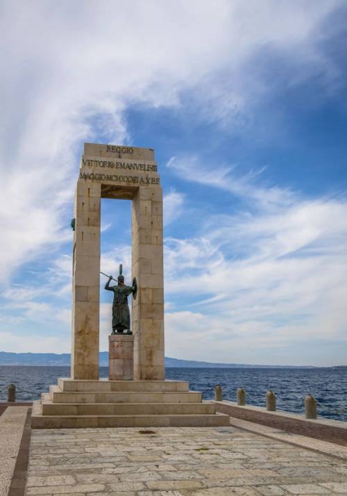 statua sul mare reggio calabria