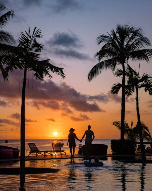 coppia al tramonto alle mauritius